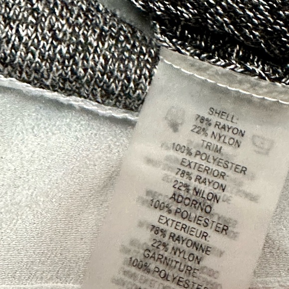 Calvin Klein Womens Sz 1X Black V Neck Sweater With Shirttails Salt And Pepper - Picture 7 of 8